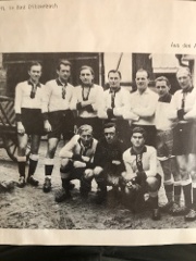 Fußballmannschaft VfL Waiblingen Saision 1949/1950
Hintere Reihe 2. von rechts Josef Dam