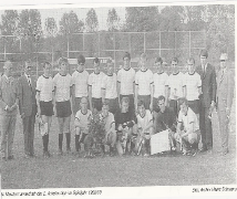 Meistermannschaft des VfL Waiblingen 1968/1969
Aufstieg in die Amateurliga
Walter Eckstein (vordere Reihe - erster von rechts)